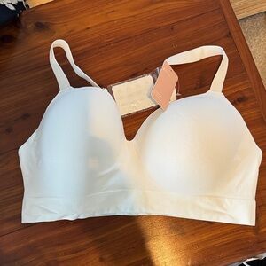 Elegant White Seamless Bra